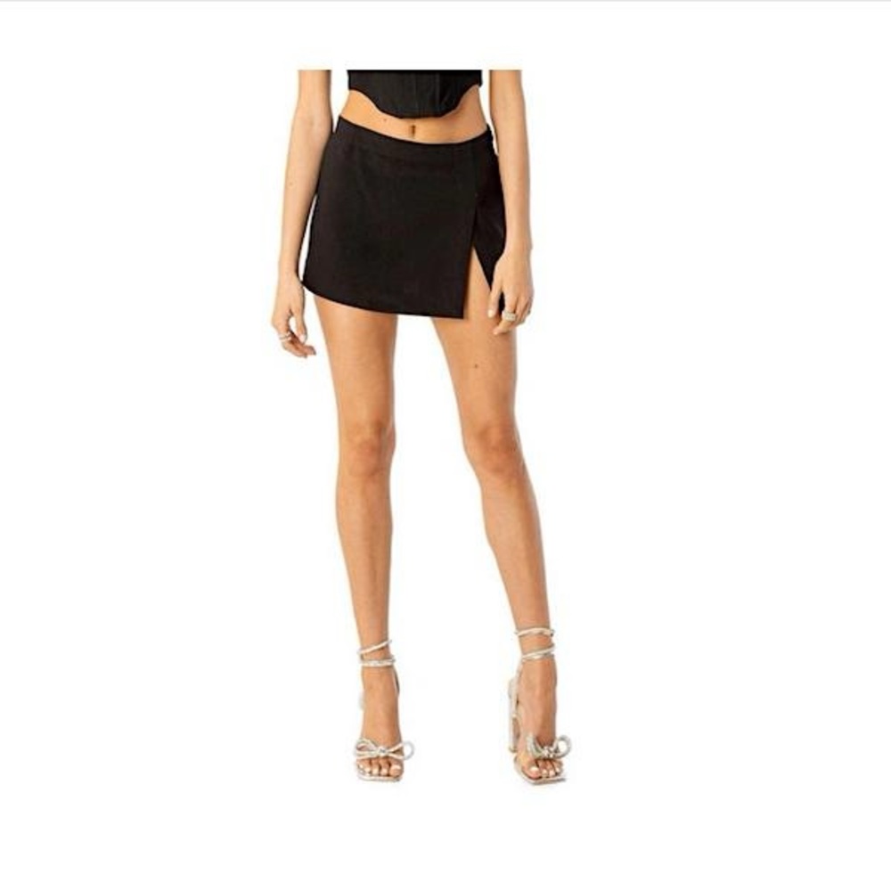 EDIKTED Dasha Micro Mini Skirt